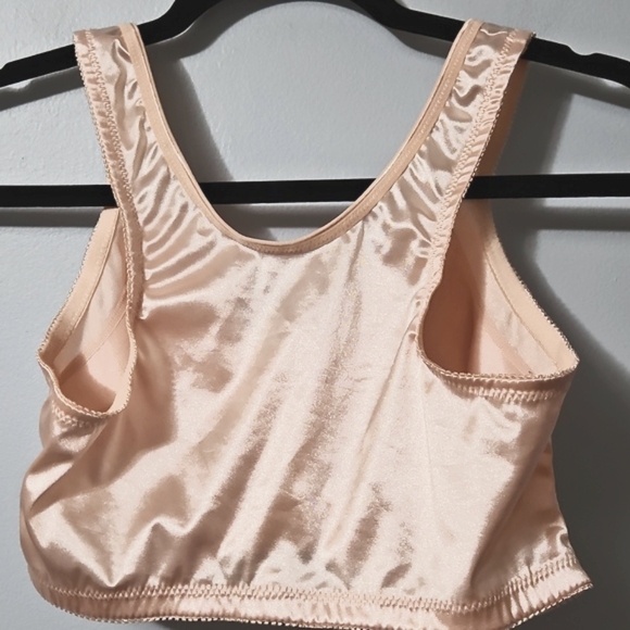 Elegant Satin Bra in Peach Size 85E (38E Or 38DD) Front Closure - Picture 2 of 12